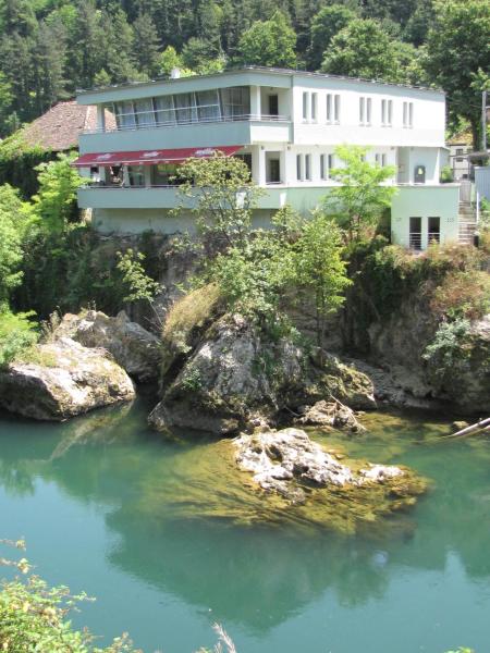 En la foto se muestra el objeto Motel Kobilj ubicado en la ciudad de Krečari.