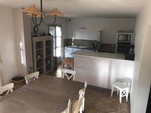 A la foto es mostra l'objecte Location Cévennes - Maison familiale 10 couchages sur les hauteurs d'Anduze 30140 situat a la ciutat de Anduze.