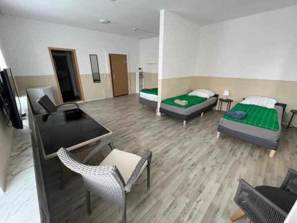 A la foto es mostra l'objecte Große Zimmer für 3 Personen -Fernseher, Kühlschrank situat a la ciutat de Abbesbüttel.
