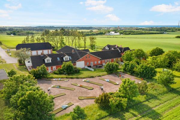 A la foto es mostra l'objecte Holiday Cottage Coziness And Activities For 18 People situat a la ciutat de Hjørring.