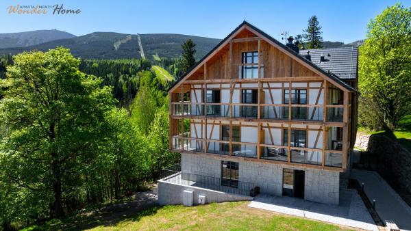 A la foto es mostra l'objecte Wonder Home - Orlik Residence - Apartamenty z widokiem na Śnieżkę, blisko wyciągów, Ski Arena i Kościółka Wang situat a la ciutat de Karpacz.