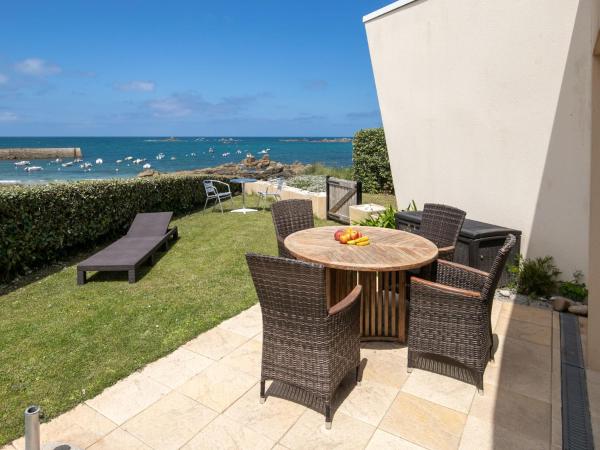 Apartment Les Pieds Dans L'eau By Interhome - Plouescat