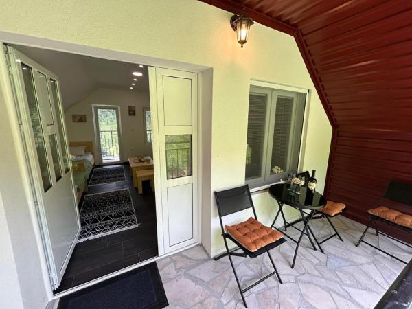 På billedet ses objektet Wolf Apartments beliggende i byen Mojkovac.