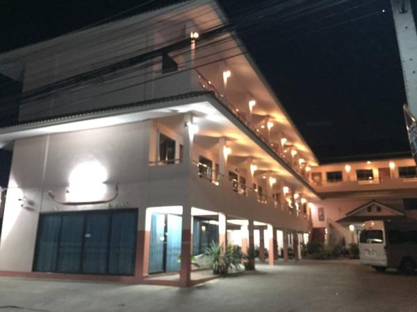 Na fotografii je vidět objekt Phurafah Place Hotel โรงแรมภูระฟ้า เพลส nacházející se ve městě Nan.