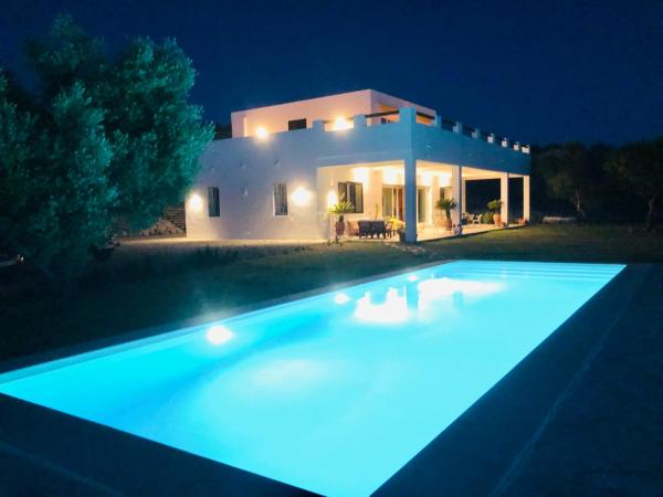 写真にはVallejas市にあるFUENTEMEDINA Moderna casa de campo en un olivarが写っています。
