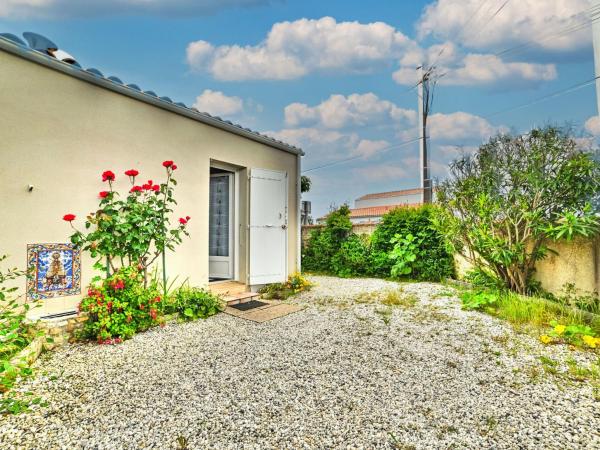 The photo shows the Holiday Home Maisonneuve by Interhome located in the city of Saint-Pierre-dʼOléron.