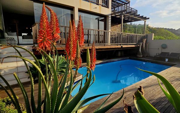 På billedet ses objektet 4 Dolphin Views La Mercy Luxury Beachfront Apartment with Private Swimming Pool beliggende i byen La Mercy.