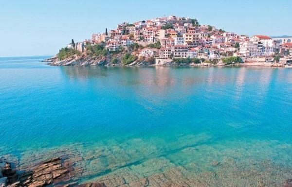 A la foto es mostra l'objecte Infinity Blue Lux Suit situat a la ciutat de Kavala.