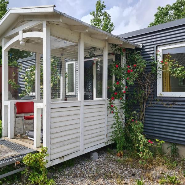A la foto es mostra l'objecte Tiny house i nærheden af Egeskov Slot situat a la ciutat de Gislev.
