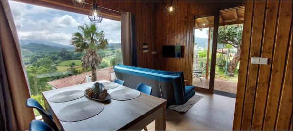 A la foto es mostra l'objecte Fernandes Guest house Blue bungalow situat a la ciutat de Ponte de Lima.