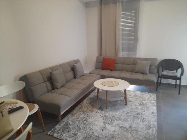 På billedet ses objektet Tina city apartment beliggende i byen Ulcinj.