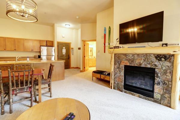Spacious Copper Springs Condo Surrounded By Beautiful Views - Cs431 - Copper Mountain, CO