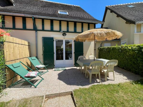 写真にはディーブ・シュル・メール市にあるL'ALOUETTE maison 4/5pers PISCINE/MER Cabourg à piedが写っています。