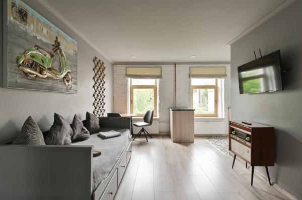 Loft design studio apartment & FREE parking, Ryga