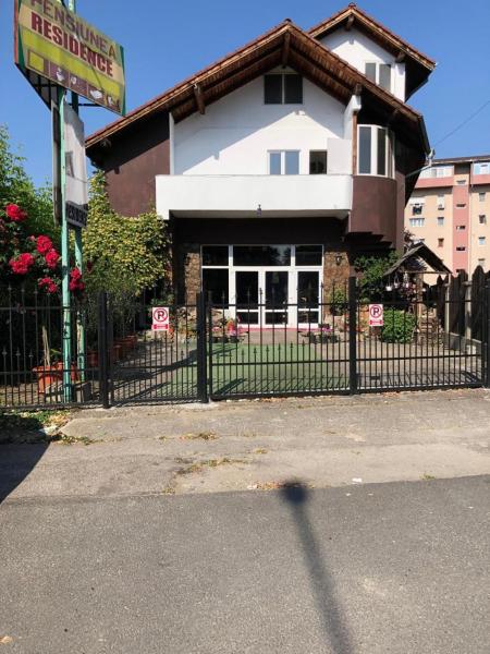 A la foto es mostra l'objecte Pensiunea Residence situat a la ciutat de Râmnicu Vâlcea.