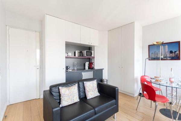 GuestReady -Cozy Apartment with Eiffel Tower view, Paris