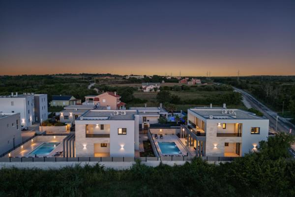 Na fotografii je vidět objekt Villa Leonarda ZadarVillas nacházející se ve městě Nin.