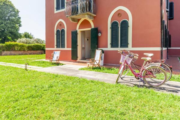 A la foto es mostra l'objecte La Casa Rossa Versilia situat a la ciutat de Camaiore.