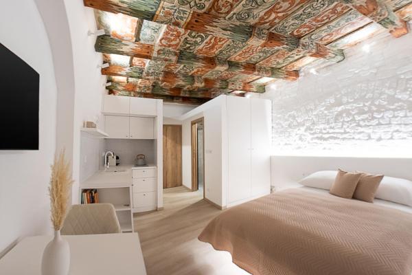 Na fotografii je vidět objekt White Wolf Boutique Apartments nacházející se ve městě Olomouc.