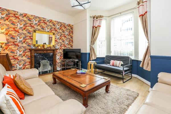 Carlton Villa - Gorgeous detached home with parking, Liverpool