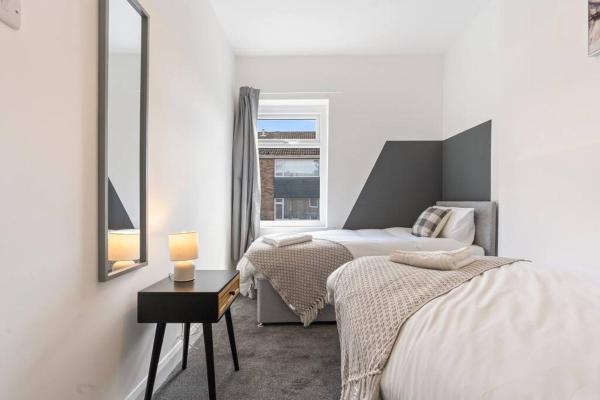 A la foto es mostra l'objecte Charming House with Free Parking, Fast Wifi and SmartTV with Netflix by Yoko Property situat a la ciutat de Loftus.