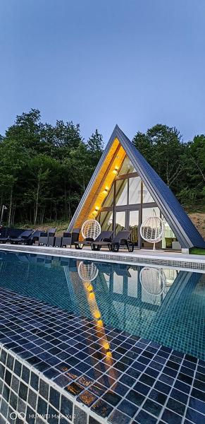 Nella foto è visibile l'oggetto UNA RESORT situato nella città di Glodina.