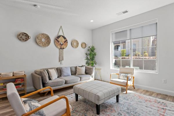 A la foto es mostra l'objecte Lazy Poolside Oasis home situat a la ciutat de Washington.