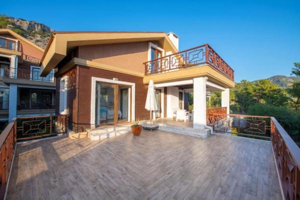 Na zdjęciu widoczny jest obiekt Villa Dilara Göcek'te Lüx Villa położony w mieście Karacaören.