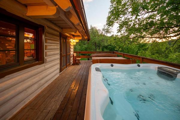 The photo shows the Woodlovers cottage located in the city of Zabudišova Kopanica.