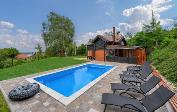 A la foto es mostra l'objecte Nice Home In Bakovcica With Sauna situat a la ciutat de Bakovčica.