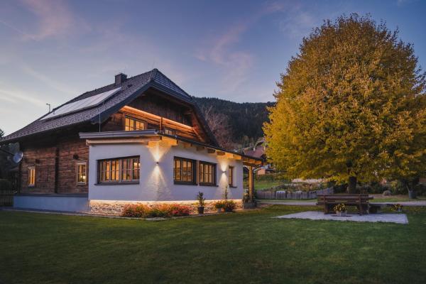 Na foto é possível ver o objeto Romantik Chalet localizado na cidade de Sankt Margarethen.