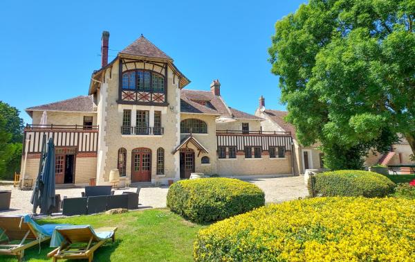 A la foto es mostra l'objecte Le Haras des Charmilles situat a la ciutat de Petiville.