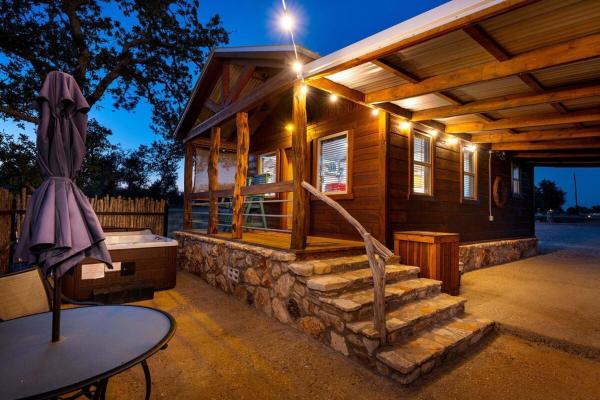 Rockin' R - Morning Star Cabin - Fredericksburg, TX