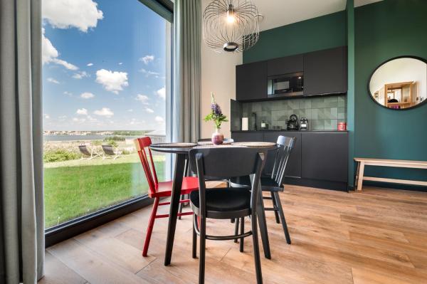 Na fotografii je vidět objekt Luksusowy apartament Ryn Mazury Widok na Jezioro, Gorąca BALIA nacházející se ve městě Ryn.