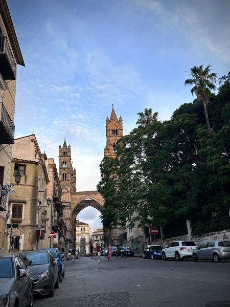 Na fotografii je vidět objekt Home Mia nacházející se ve městě Palermo.