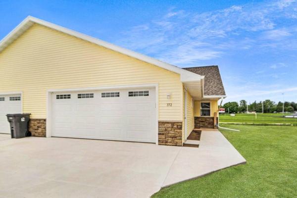 A la foto es mostra l'objecte Newly Built Brillion Townhouse - Central to Appleton, Green Bay, Manitowoc, and more! situat a la ciutat de Brillion.
