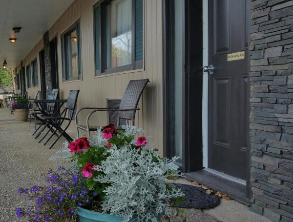 På billedet ses objektet Maple Leaf Motel Emerson beliggende i byen Emerson.