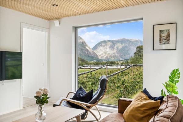 A la foto es mostra l'objecte Jordeplegarden holiday home - Part of a farm - Two buildings - Close to Flåm situat a la ciutat de Lærdalsøyri.