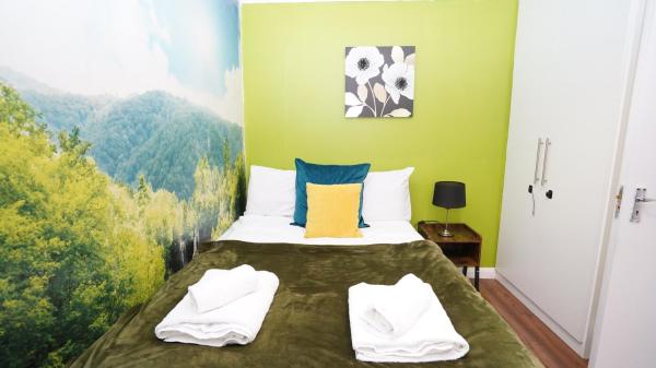 På billedet ses objektet 59A Comfortable 3 Bedroom Home, Sleeps 6 By Easy 2 Manage beliggende i byen Cranford.