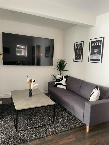 Lovely 2 Bed Full House By The Beach, Ливерпуль