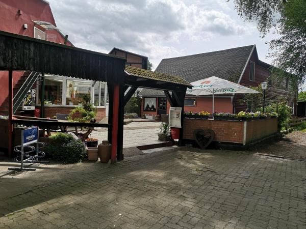 A la foto es mostra l'objecte Uschi's Gasthof situat a la ciutat de Neuendorf.