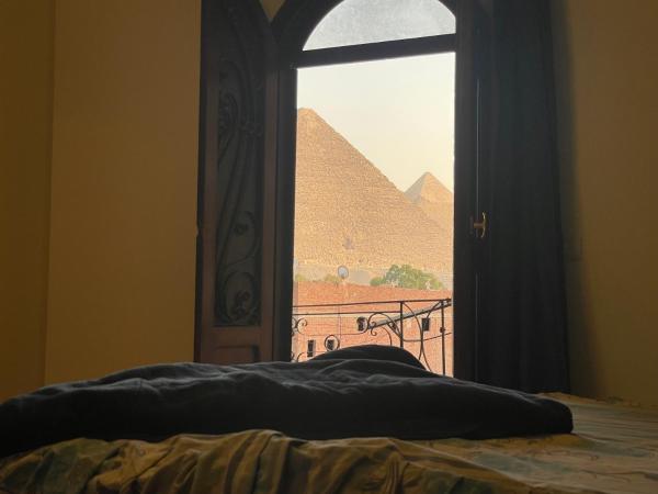 Nella foto è visibile l'oggetto Pyramids front Giza flat situato nella città di Il Cairo.