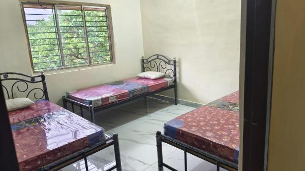 Na zdjęciu widoczny jest obiekt 2 BHK Sharing Accomodation położony w mieście Siroda.
