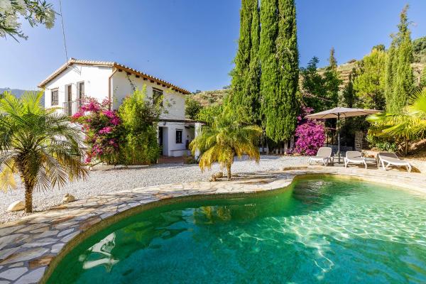 A la foto es mostra l'objecte Finca El Capricho situat a la ciutat de Cómpeta.