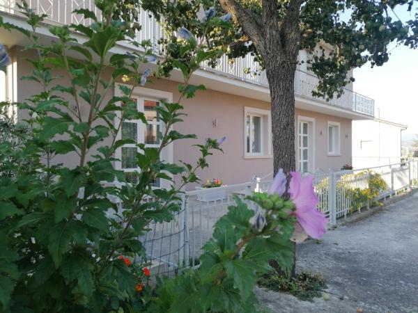 På billedet ses objektet Villa ELENA beliggende i byen Mirabella Eclano.