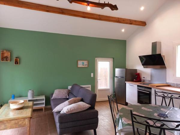 På billedet ses objektet La petite maison des écureuils beliggende i byen Mios.