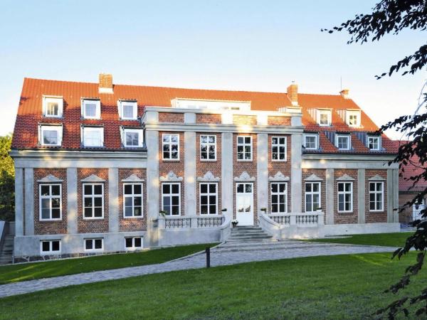 På billedet ses objektet Gutshaus Zicker in Garz beliggende i byen Zicker.