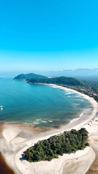 Auf dem Foto ist das Objekt Casa Una à Beira Rio - Barra do Una - 450m da praia in der Stadt São Sebastião zu sehen.