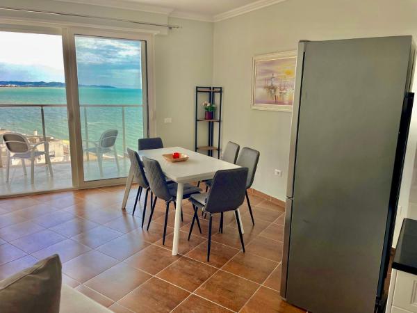 Na fotografii je vidět objekt Luxurious Beach Front Apartment nacházející se ve městě Durrës.