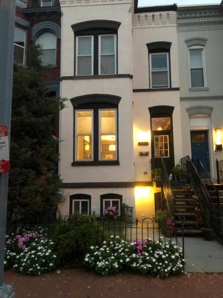 Na zdjęciu widoczny jest obiekt Stylish Renovated Flat, Central, Walk to DC Sights położony w mieście Waszyngton.